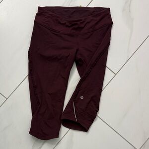 Lululemon burgundy crop ruffle side detail, striped panel sz 6  16 in inseam